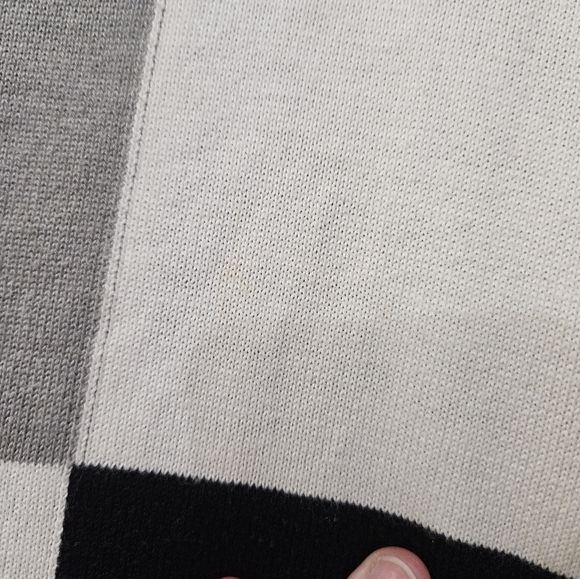 Dressbarn colorblock short sleeve blouse! - Picture 5 of 5